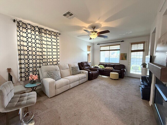 Building Photo - Charming Single-Story Townhome in Gated Southwest Community