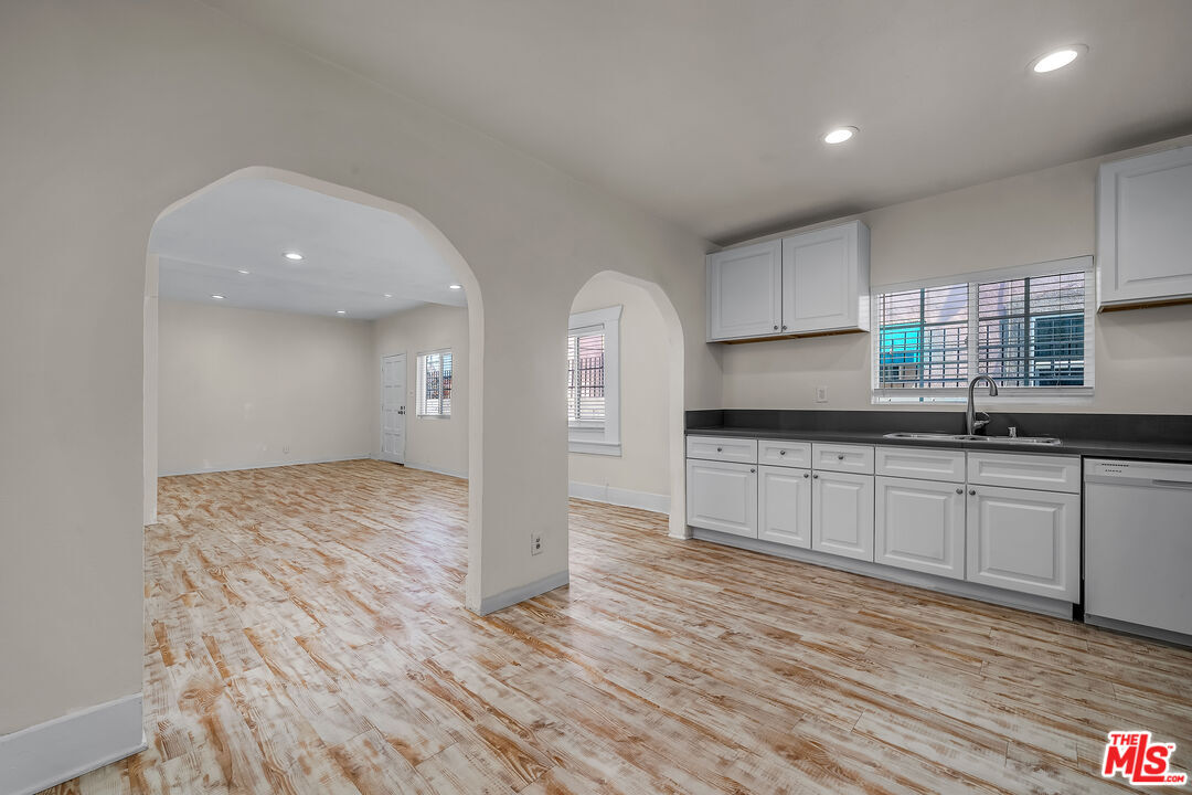 Foto principal - 2816 W Jefferson Blvd