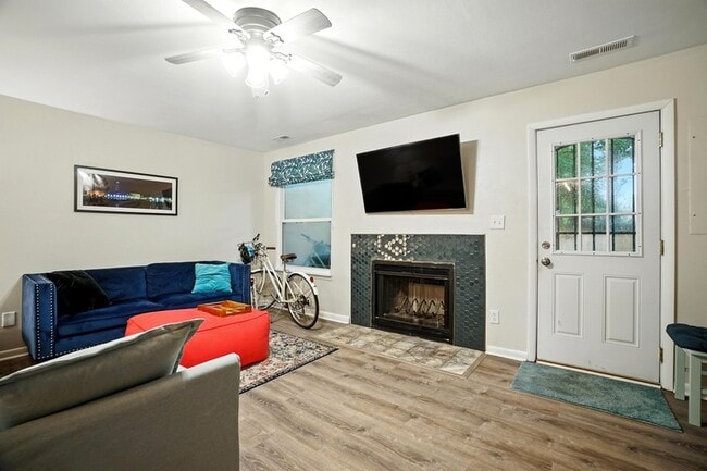 Building Photo - 2310 Merl Cir