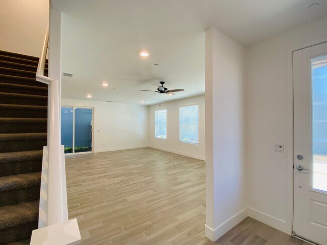 Building Photo - $2,250 + $100 Solar, Copper Ave. & Willow,...
