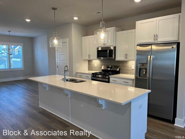 Building Photo - 3 br, 2.5 bath House - 682 Vine Parkway