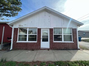 Building Photo - 2202 S Joplin Ave