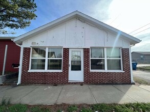 Building Photo - 2202 S Joplin Ave