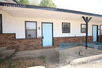 Building Photo - 1708 Pineview St