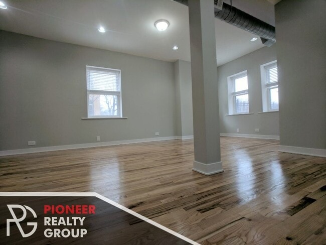 Building Photo - Logan Square apartment with Central AC
