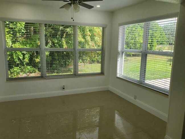 Foto del edificio - 516 NW 8th Ct