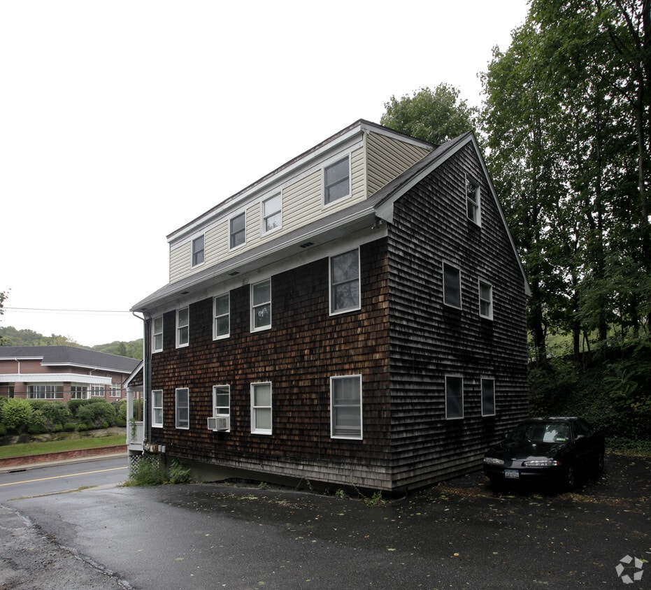 Building Photo - 644 Main St