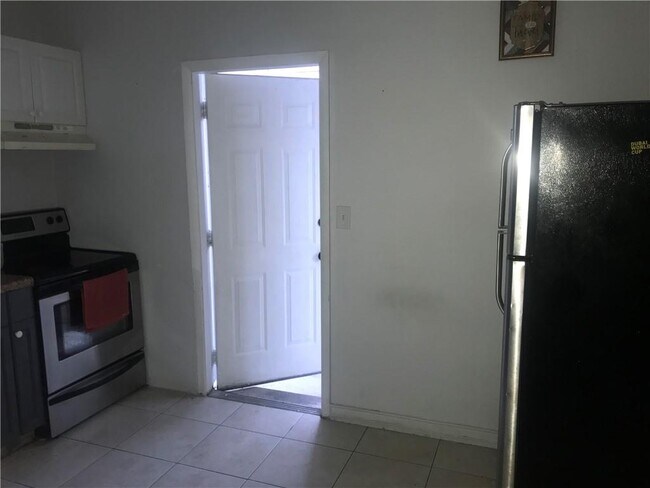 Building Photo - 309 SE 2nd St