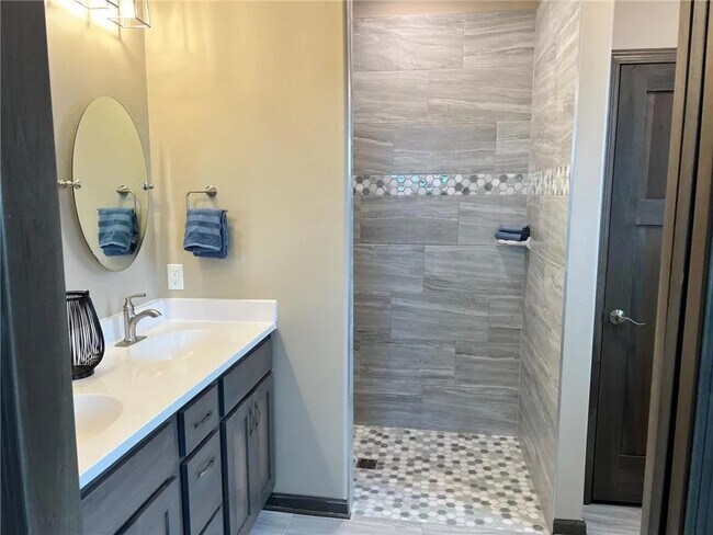 Foto del edificio - 3104 Bassett Dr