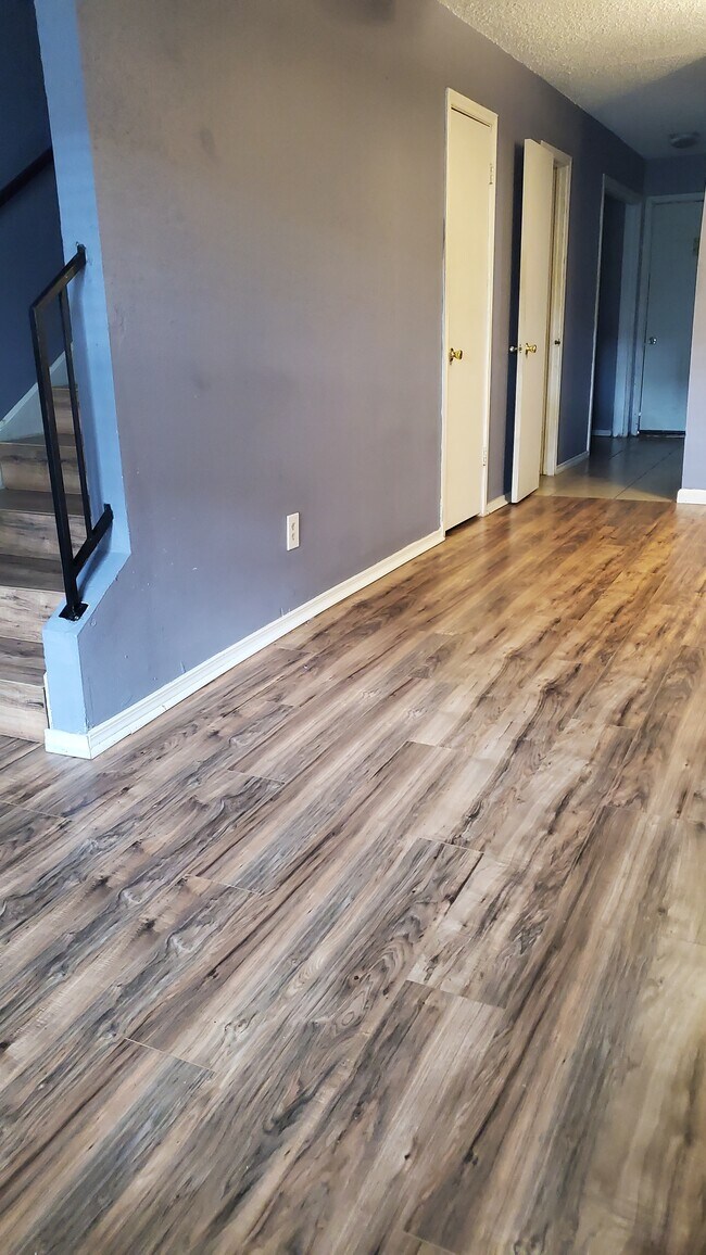 Sala de estar frontal - 15610 Weldon Dr