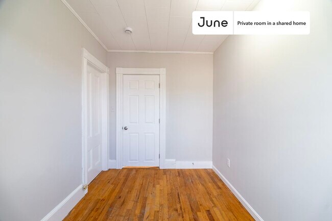 Foto del edificio - Room in Shared 4 bed/1 bath home