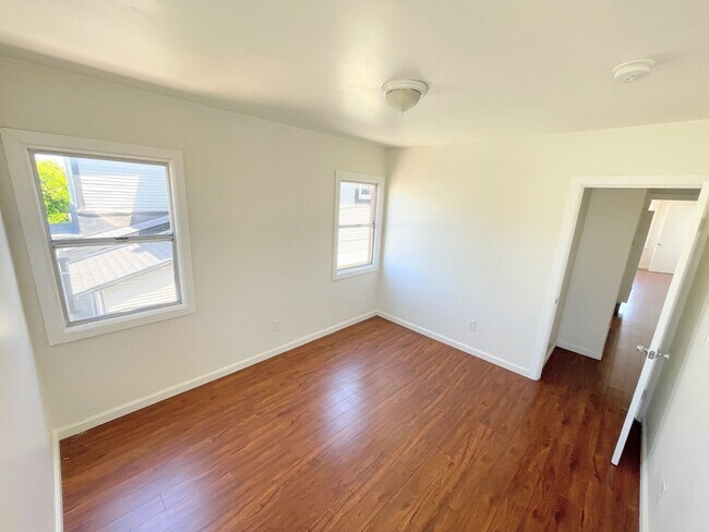 Foto del edificio - LARGE 2nd story 1bd/1ba unit near BMO, USC, and Downtown LA!