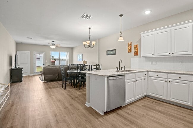 Building Photo - 17457 Berkshire Dr