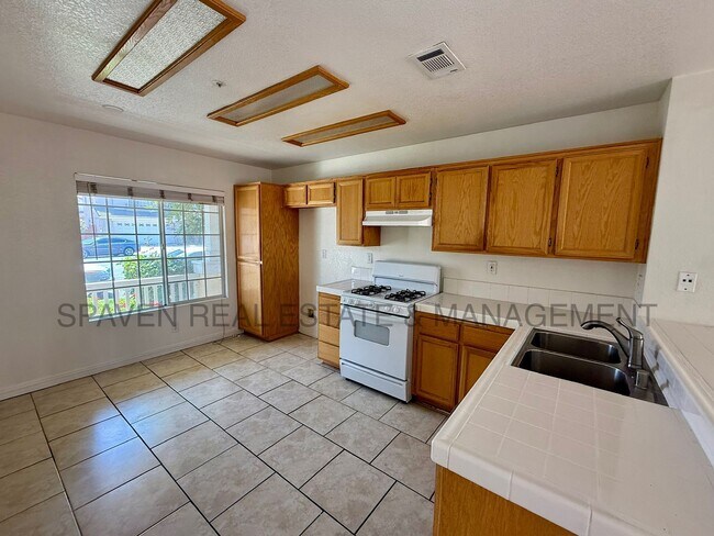 Building Photo - Two Story Orangecrest Home