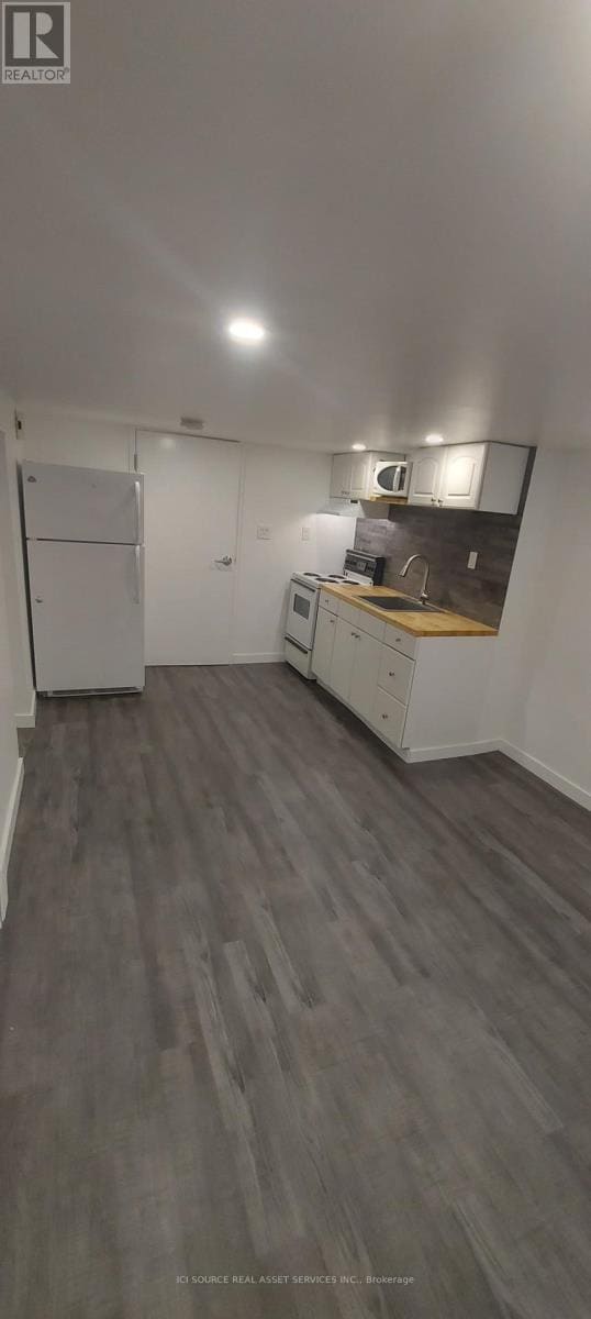 Building Photo - 74 Burnaby Blvd