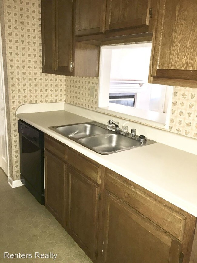 Building Photo - 5024 Seven Pine Cir