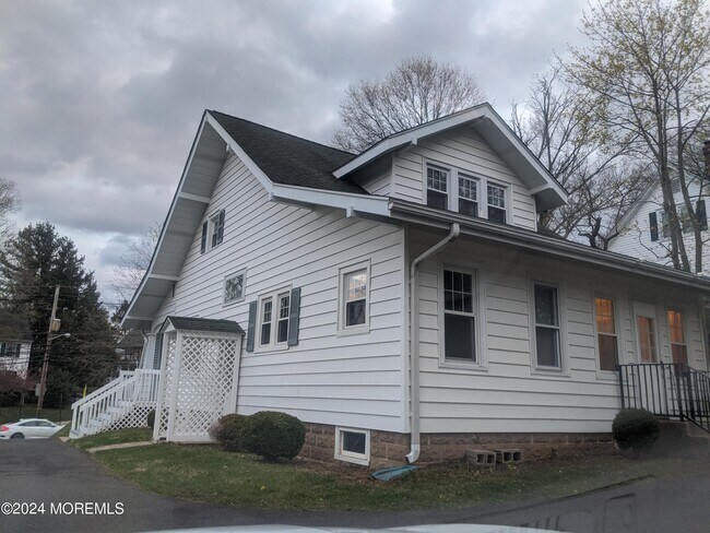 Building Photo - 86 S Main St