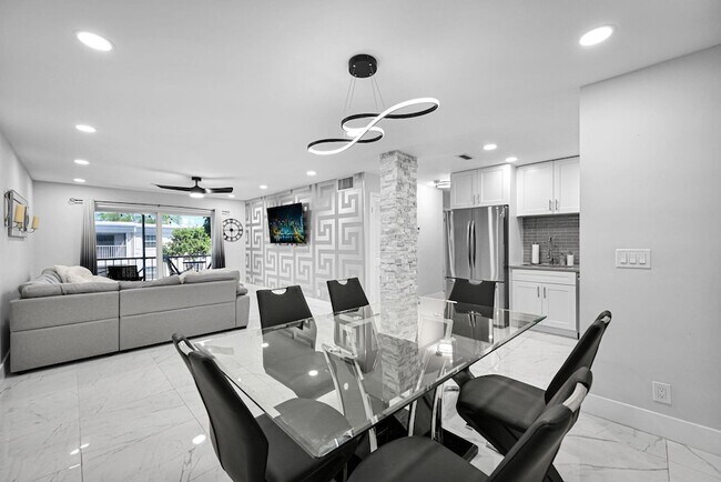 Foto del edificio - 6279 Bay Club Dr