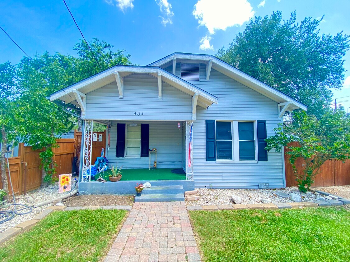 404 E Jones St, Beeville, TX 78102 House Rental in Beeville, TX