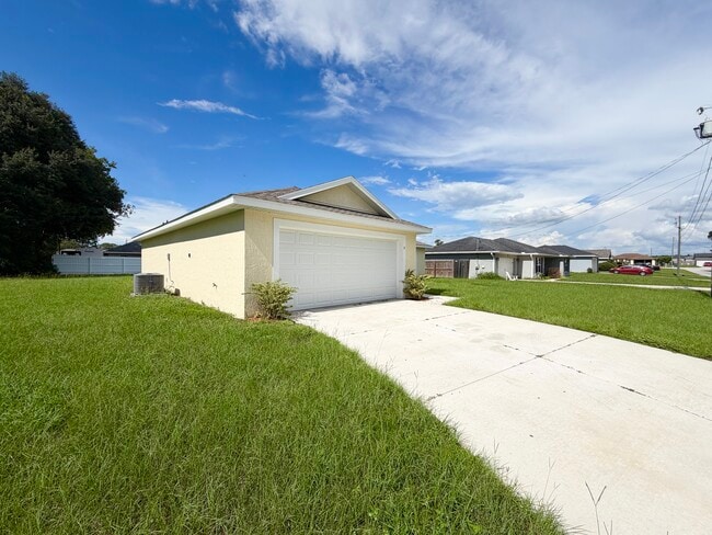 Building Photo - 9 Larch Dr