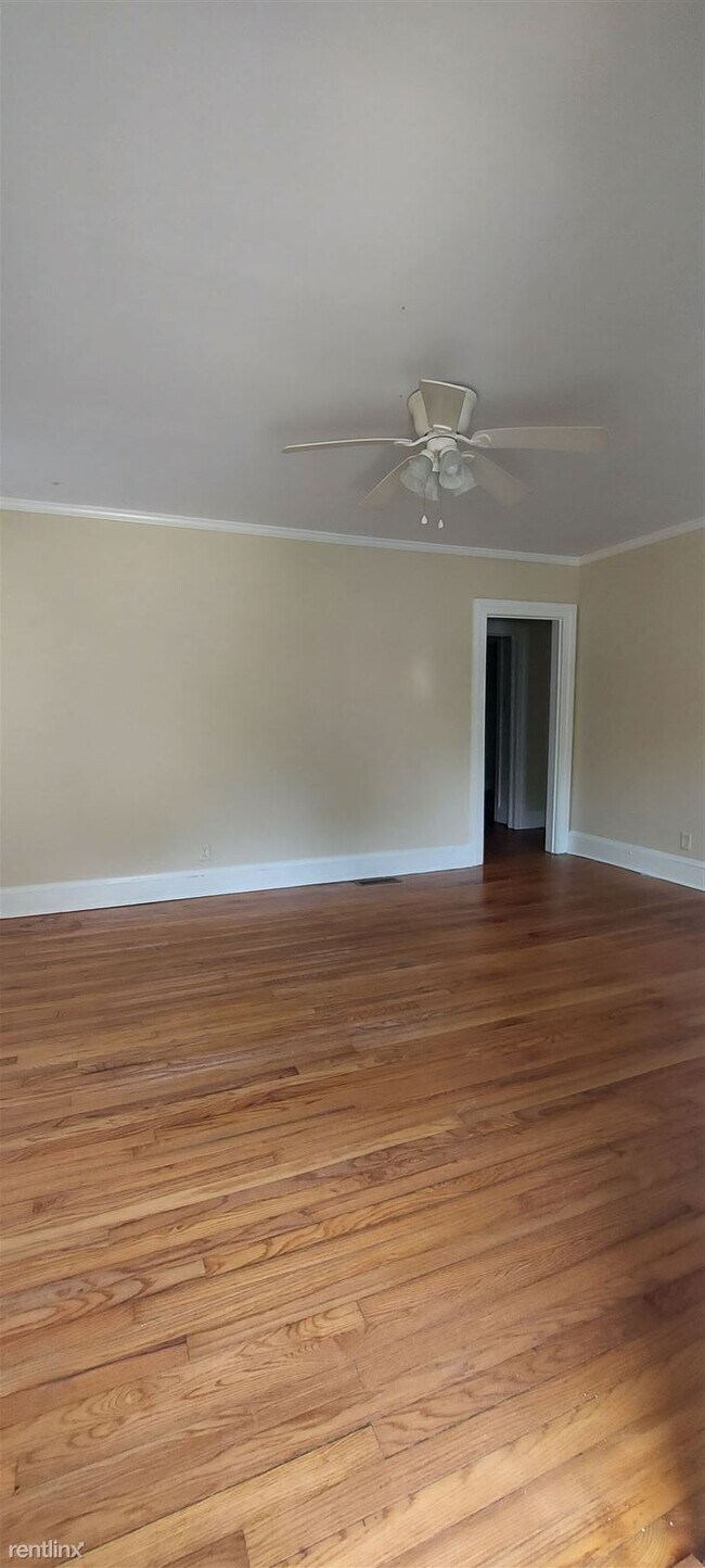 Building Photo - 3 br, 2 bath House - 110 N Holly St
