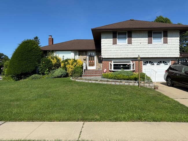 Building Photo - 1 Rosewood Dr