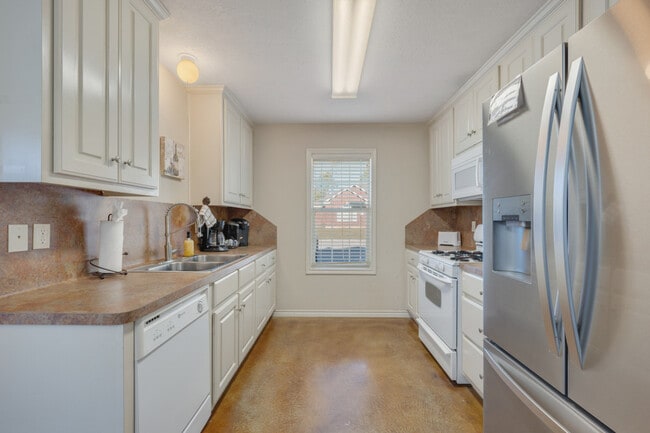 Foto del edificio - 214 Sterling St