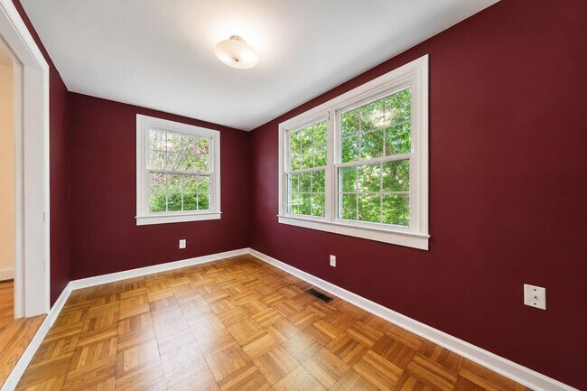 Building Photo - 702 Tanyard St