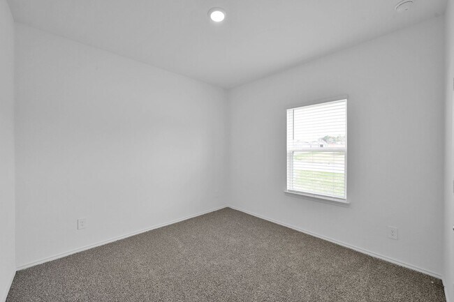 Foto del edificio - Never lived in 4 bed 3 bath with water views