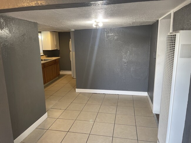 Building Photo - Manteca 1 Bedroom Plus Bonus Room 1 Bathroom