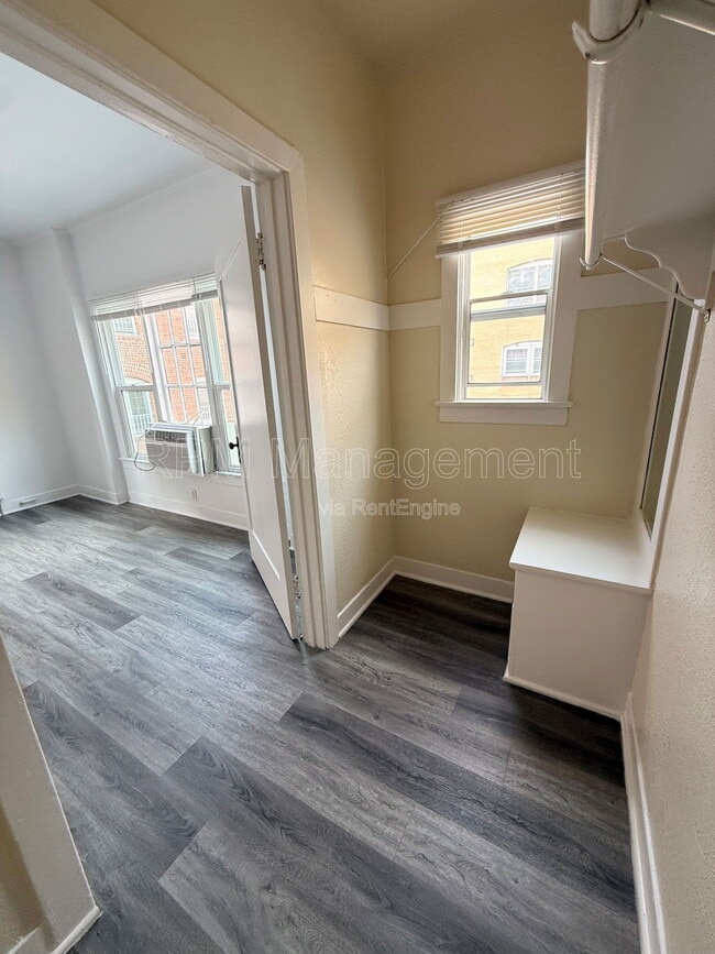 Foto del edificio - 1825 Ivar Ave