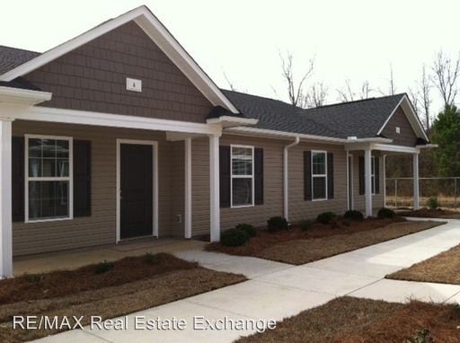 Primary Photo - 3703 Hillcrest Dr