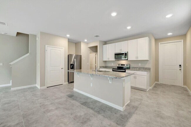 Building Photo - 5688 SE Edgewater Cir
