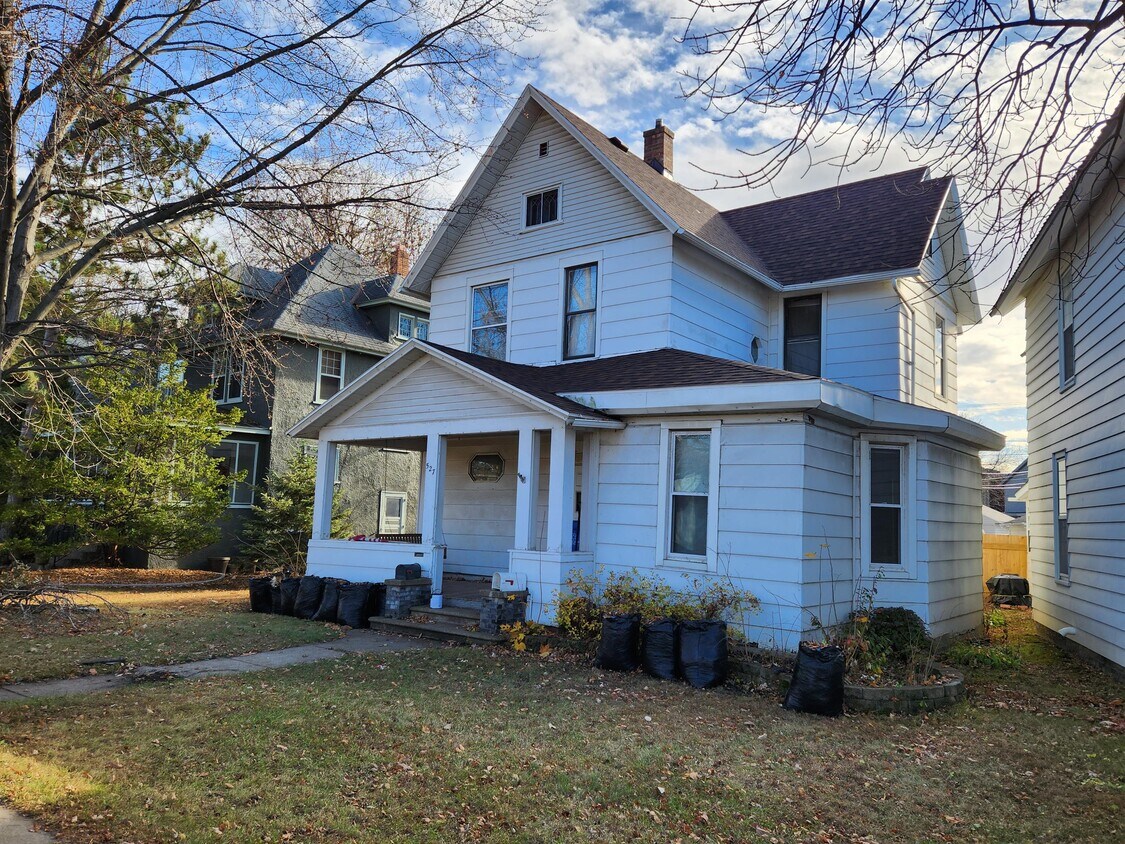 527 W 6th St, Winona, MN 55987 Townhome Rentals in Winona MN