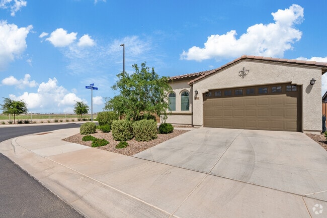 Building Photo - 2204 E Kelly Dr