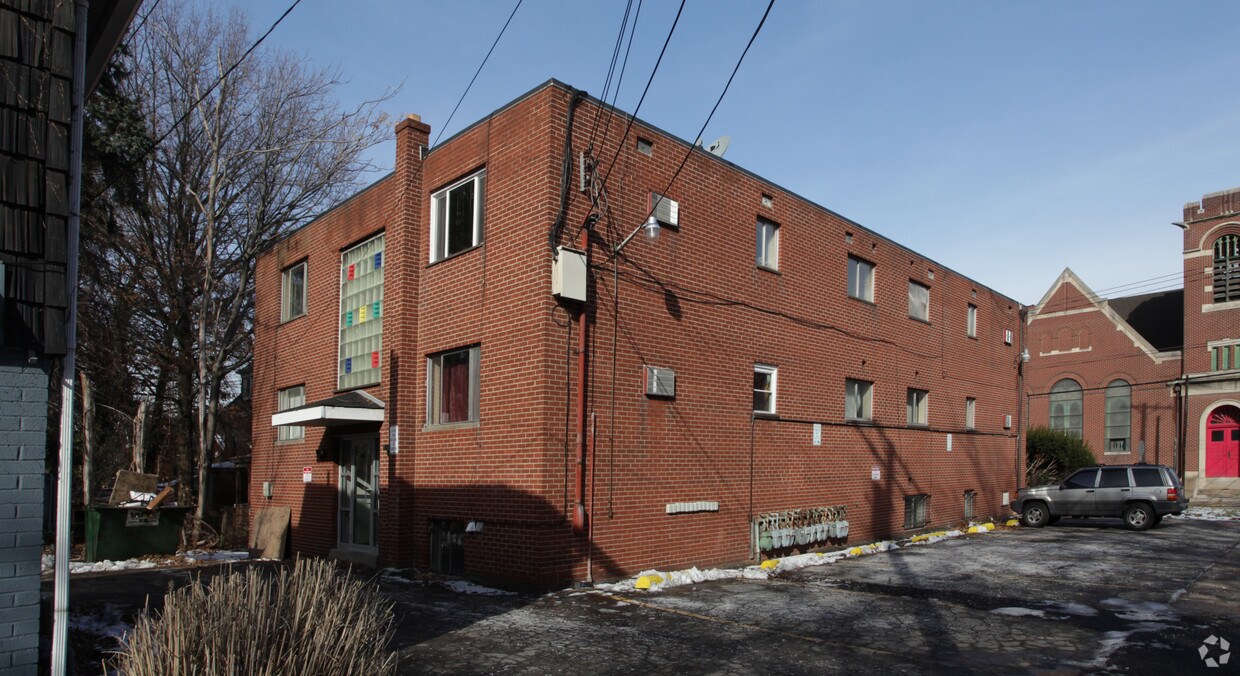 Building Photo - 924 South Ave