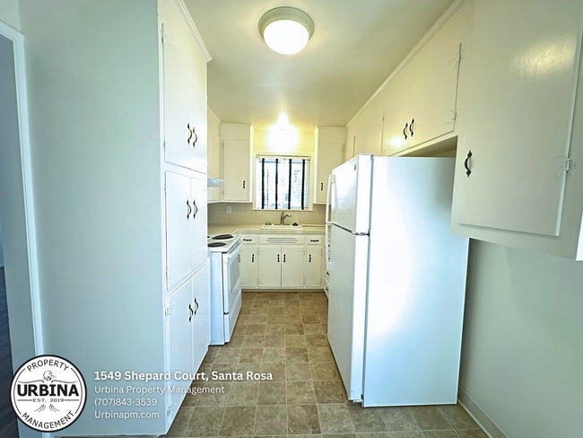 Building Photo - Bright Single Level Two Bedroom Duplex with Private Yard