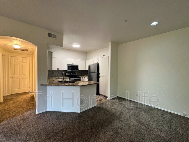 Building Photo - 1631 W Canal Cir