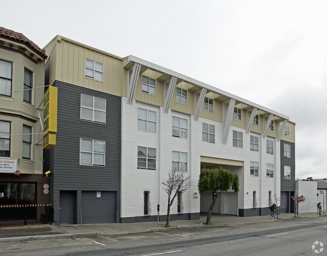 Primary Photo - Del Carlo Court