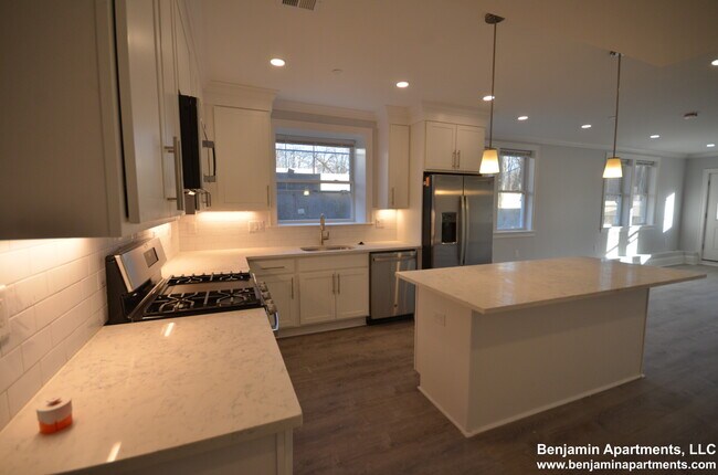 Building Photo - 120 Kenrick St