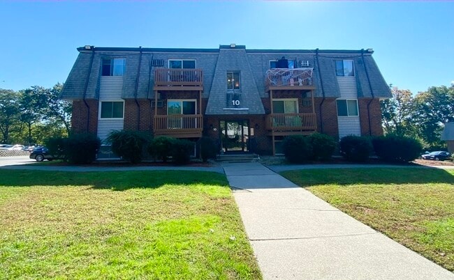 Building Photo - 10 Hazelwood Ave