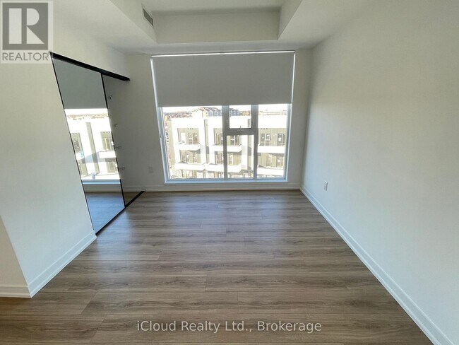 Photo du bâtiment - 10 Lagerfeld Dr