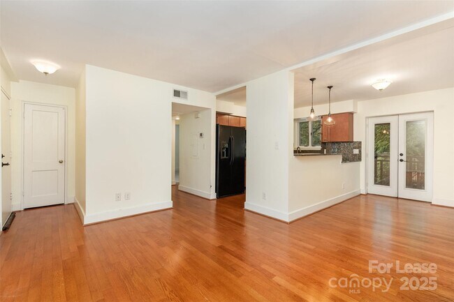 Foto del edificio - 2441 Vail Ave