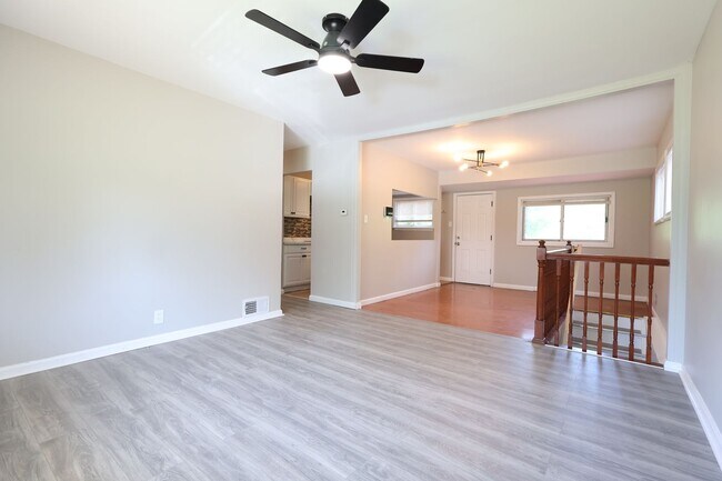 Foto del edificio - Beautifully Renovated 3BR Ranch with HUGE Backyard & Modern Updates