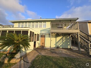 Building Photo - 181 Barracuda St