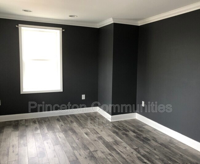 Building Photo - 103 N College Ave