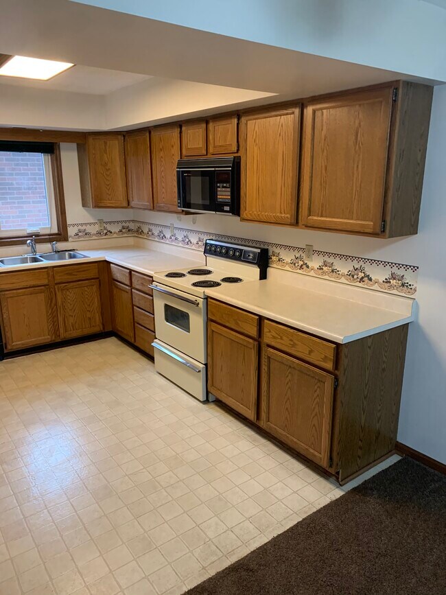 Building Photo - 17466 Fairway Dr