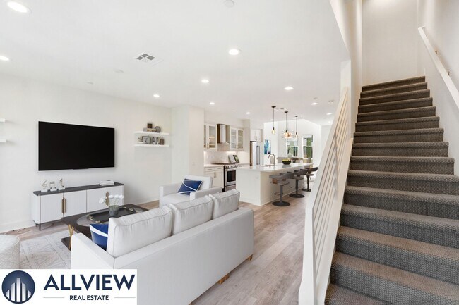 Foto del edificio - Gorgeous 4 Story Townhome Available in the Highly Desired 17 West Community!