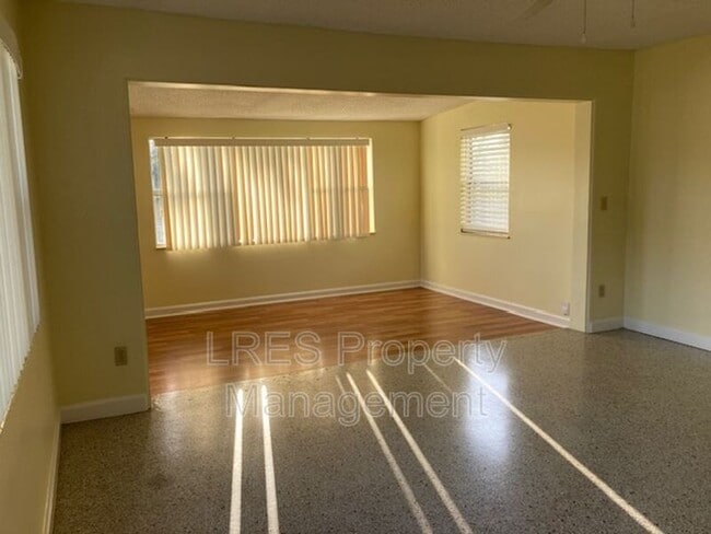 Building Photo - 4044 Bobolink Ln