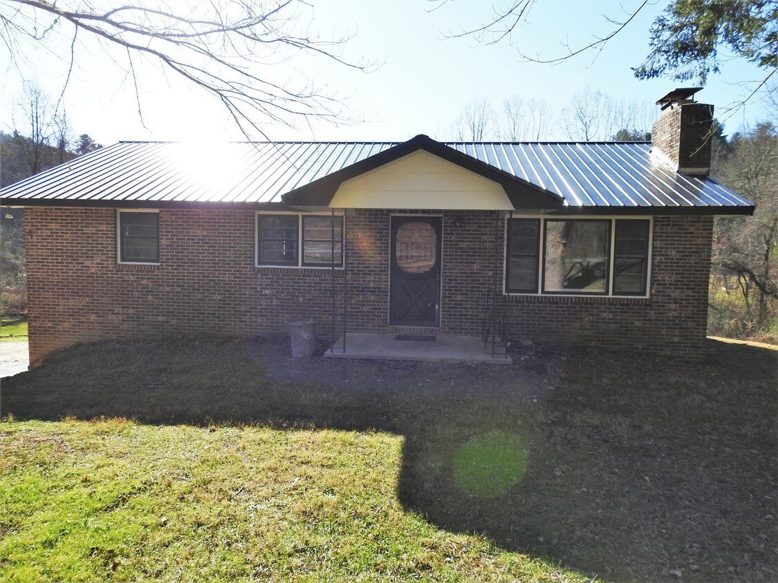 Primary Photo - 2964 Deep Gap Rd